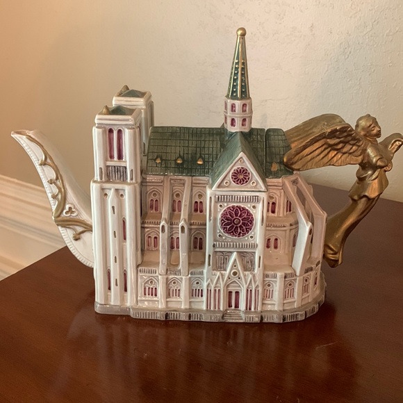 Fitz and Floyd Other - Fitz and Floyd Collectors Series Places of Worship “Notre Dame Cathedral’ MINT!
